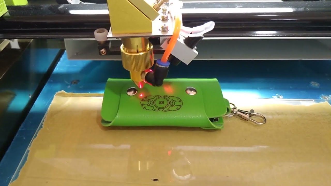 價(jià)格實(shí)惠的激光雕刻機(jī)，適用于皮革、織物、紙張、牛仔褲