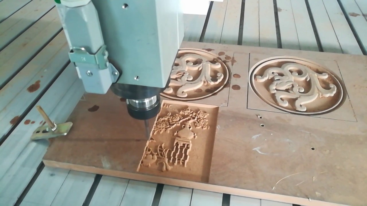 卡塔爾四軸數(shù)控雕刻機，配有 2m*4m 大工作臺