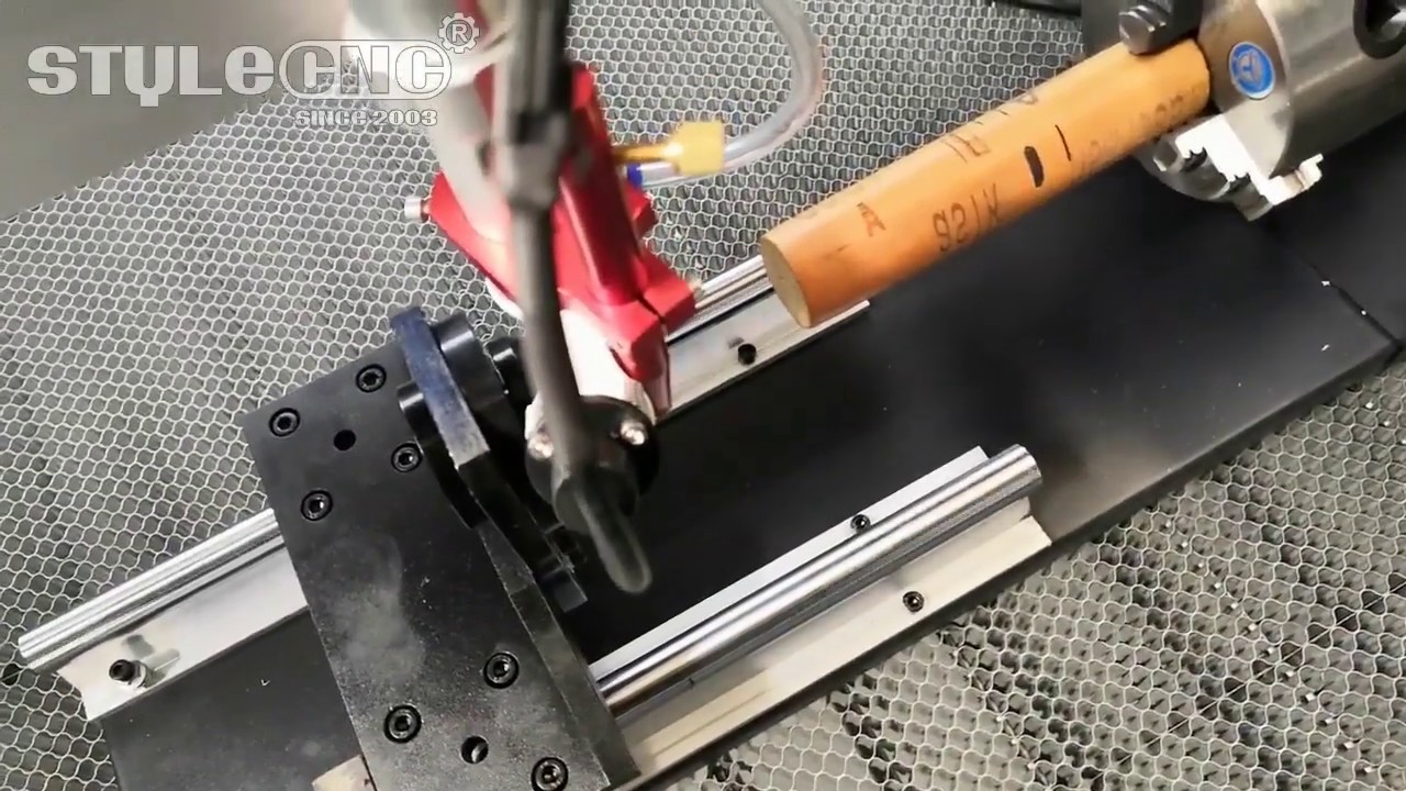 如何使用激光雕刻切割機(jī)的旋轉(zhuǎn)附件？